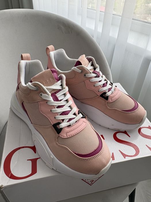 Кросівки Guess 41 р.