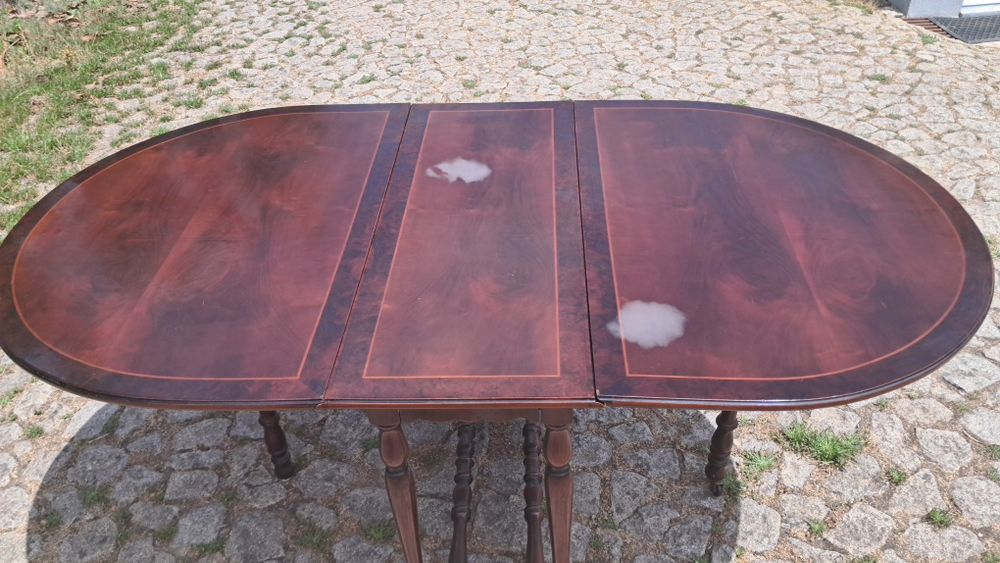 Mesa retrátil antiga