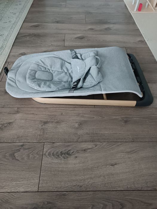 Leżaczek Bujaczek z wkładką Moby-system Lily