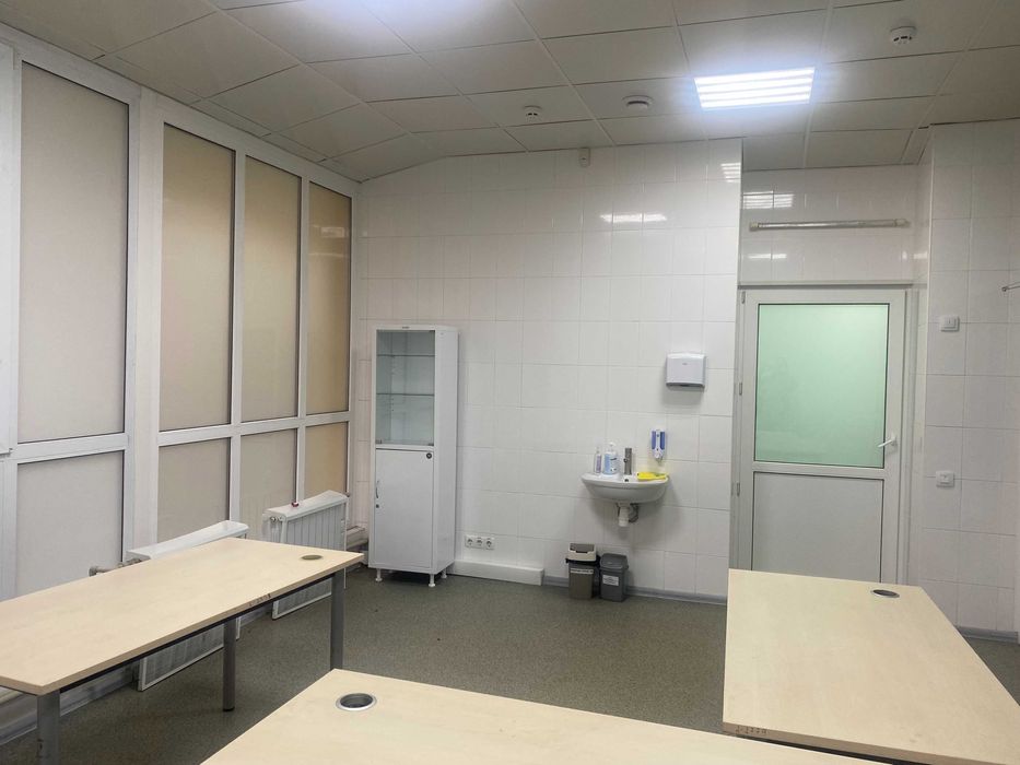 Львівська площа, Фасад, Перший поверх, Клініка, Стоматологія, Аналізи