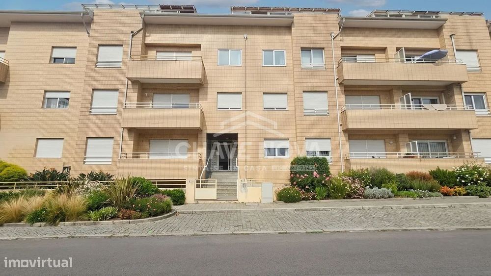 Apartamento T2 c/ Garagem Box em Vilar do Paraíso GN/02478PG