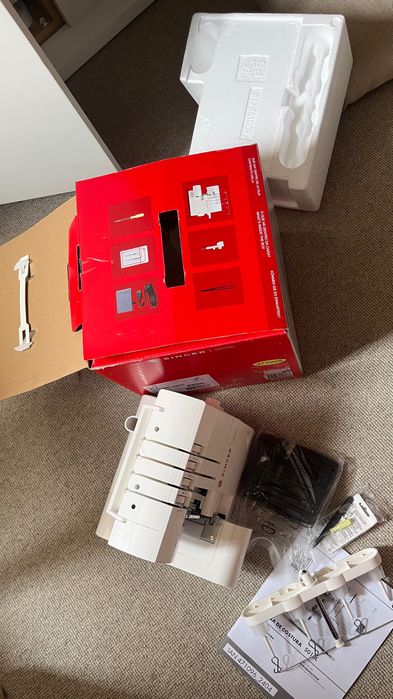 Máquina singer nova nunca usada