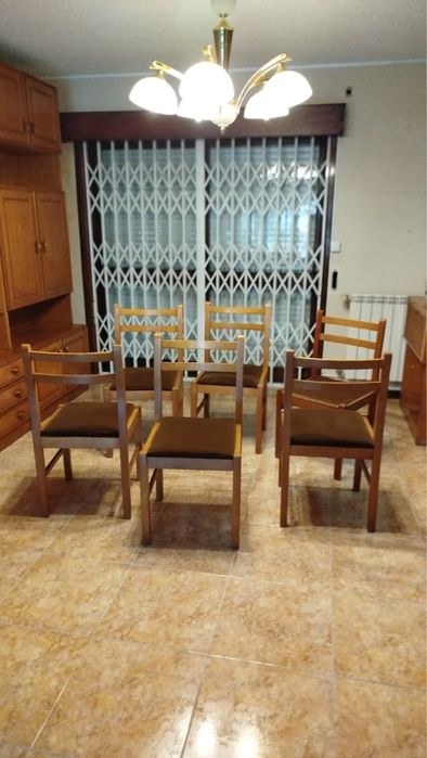 Diversas cadeiras 6 de faia iguais+ 2 diferentes