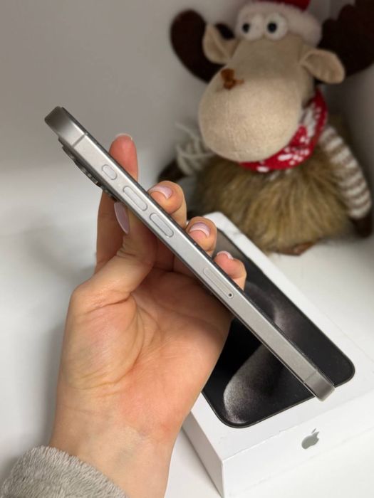 Продам IPhone 15Pro Max 256gb Titanium