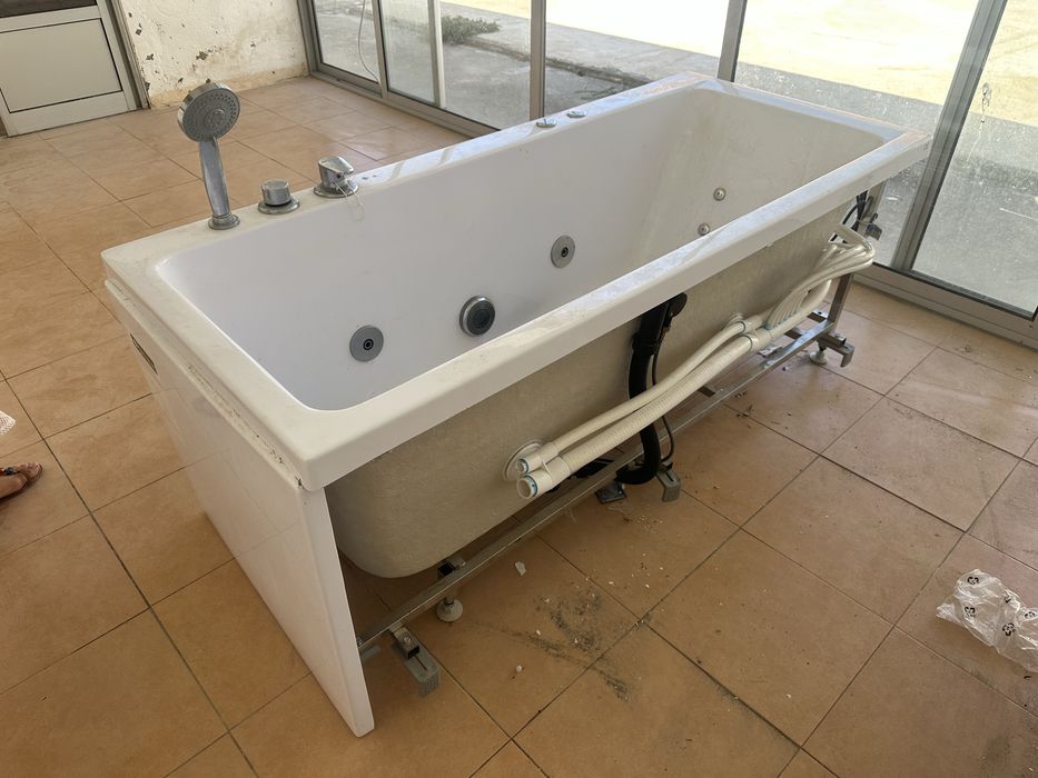 Hidromassagem nova, sem uso