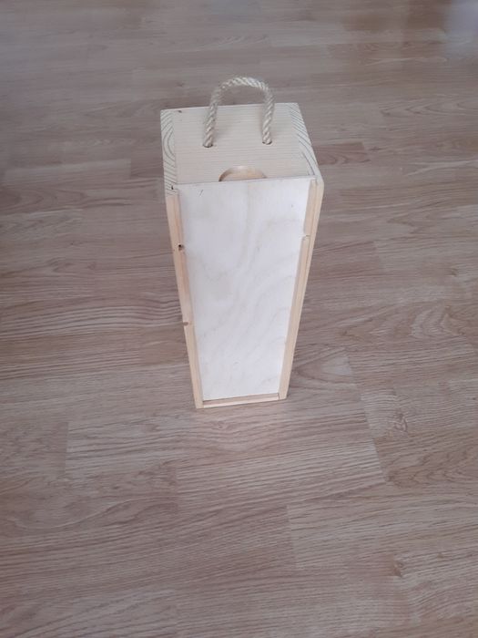 Sprzedam drewniane pudełko na wino