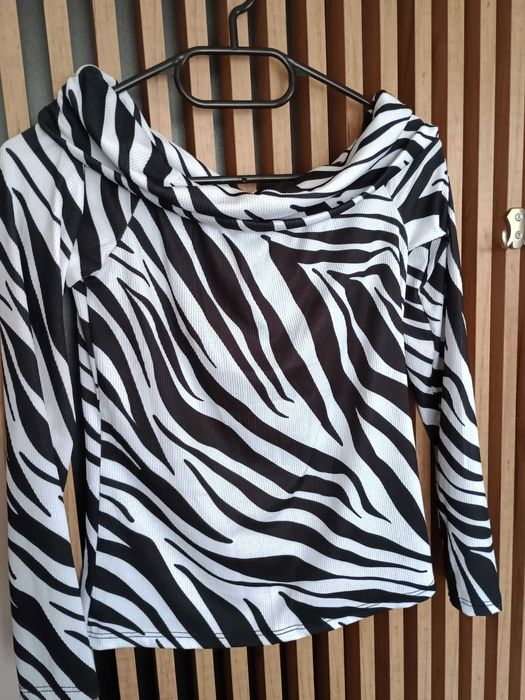 Nowa bluzka prążek uni marszczona na ramionach zebra