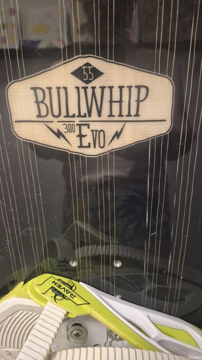Deska snowbordowa Bullwhip  300 evo z wiązaniami