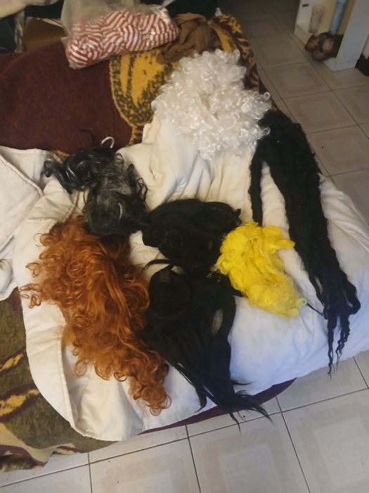 Perucas em muito bom estado