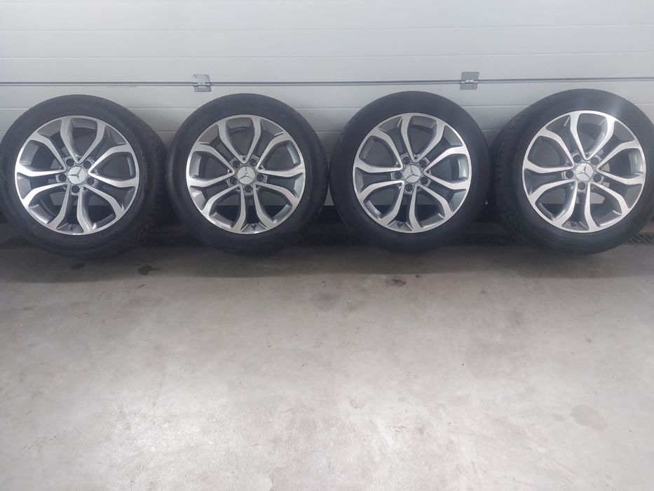 Felgi aluminiowe 5x112R17 Mercedes z oponami letnimi.