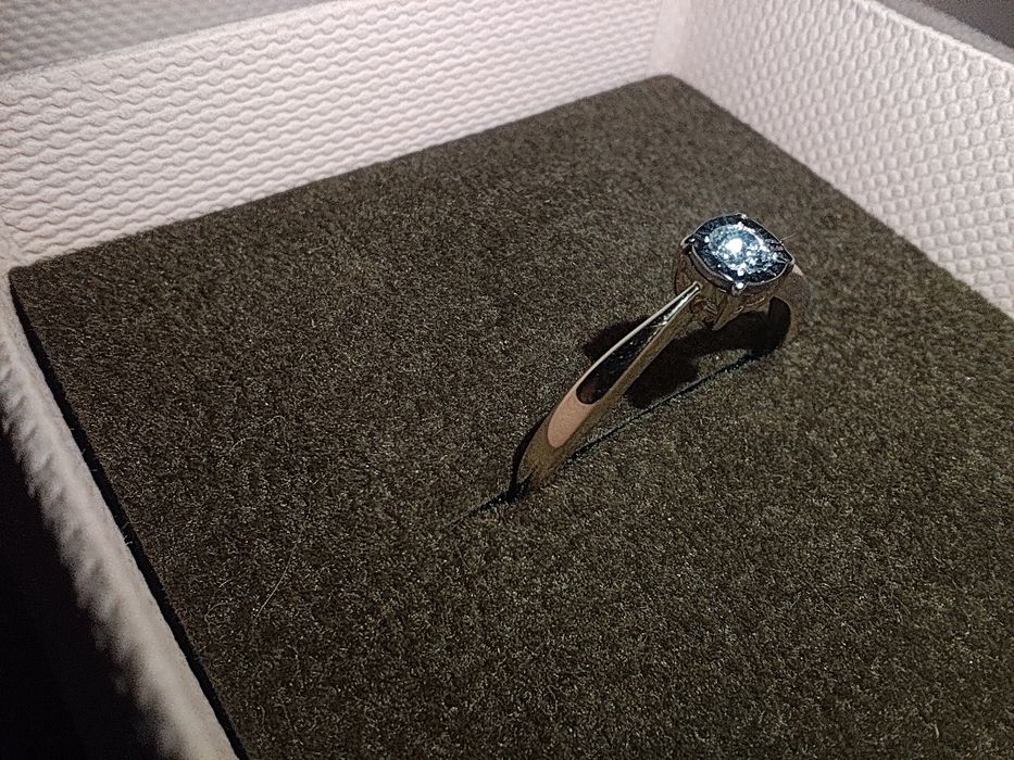 Pierścionek zaręczynowy z brylantem 585