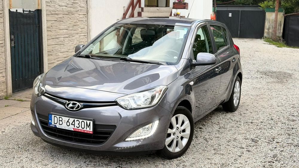 Hyundai i20 Hak/ Książka serwisowa/ Led