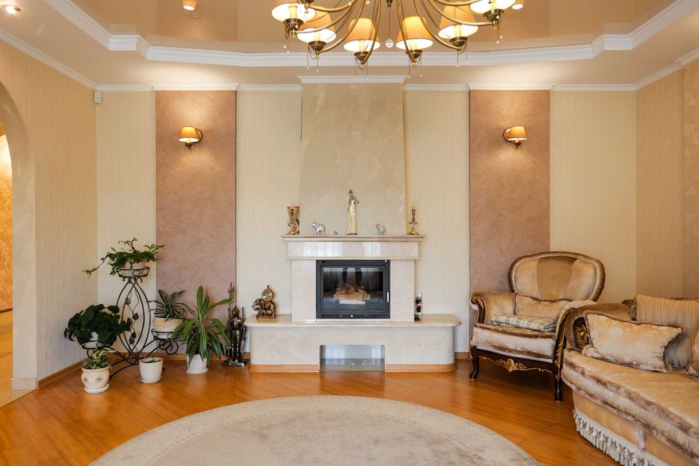 Просторе домоволодіння в передмісті, поблизу лісу!