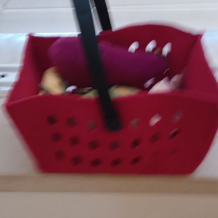 Cesto com varios brinquedos