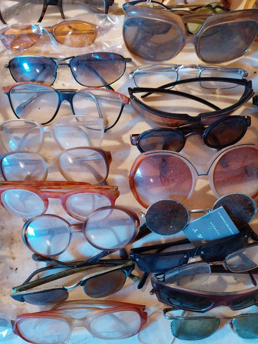 coleção de cerca de 100 óculos do século XX, com algumas relíquias