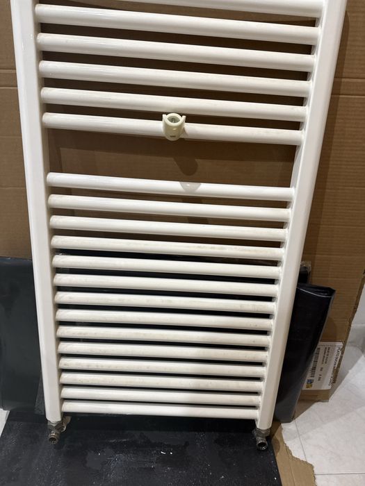 Radiador  aquecedor de toalhas ligado ao aquecimento da casa