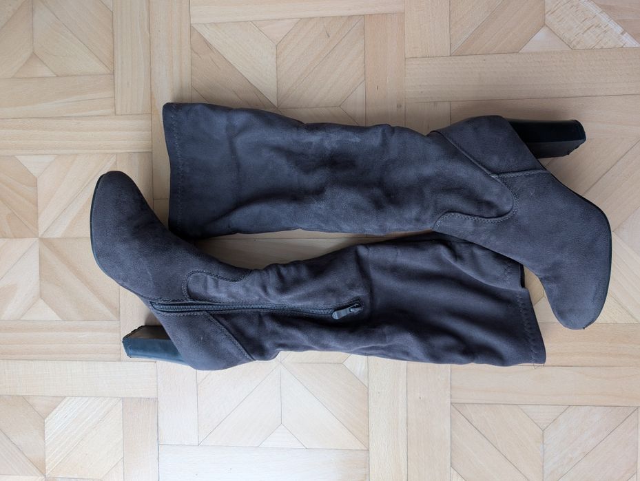 Popielate zamszowe kozaki do kolan