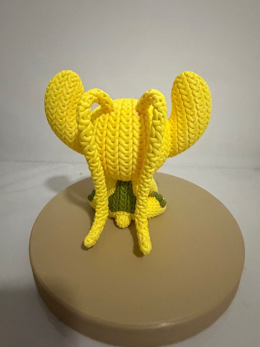 Figura 3D Inspirada no Stitch – Efeito Croché Amarelo