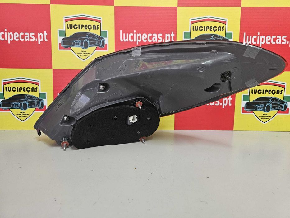 Farolim Esquerdo Led Mercedes-Benz C (W205) | 130454