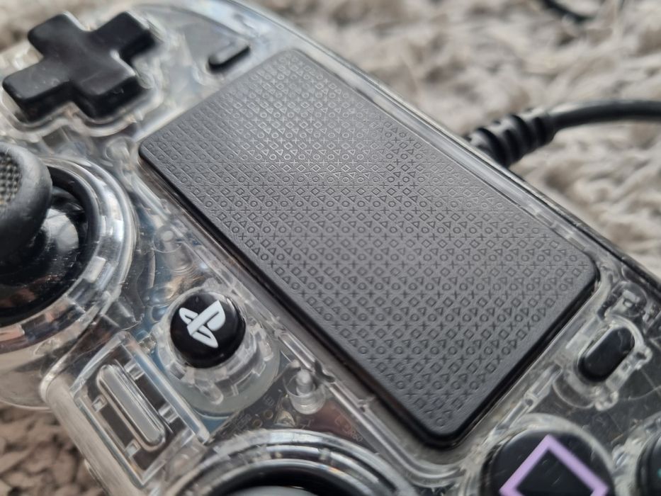 Pad Ps4 Nacon przezroczysty z niebieskim led