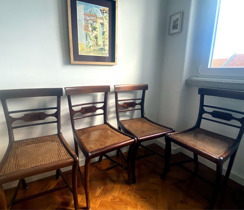 Conjunto de 4 Cadeiras Antigas em Mogno com Palhinha