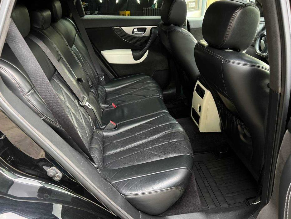 Infiniti QX70 2013