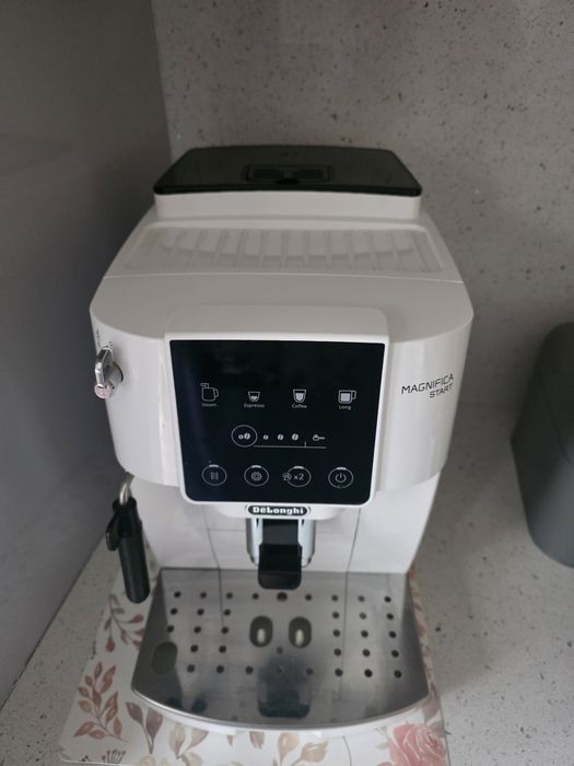 Máquina de Café Automática DELONGHI ECAM220.20.W Magnifica Start