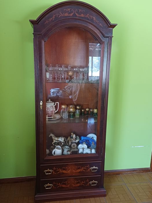 Vitrine de madeira