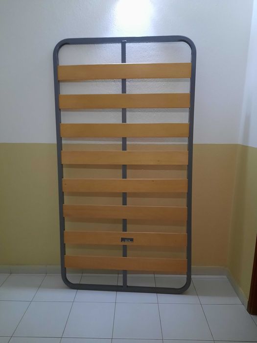 Cama de Solteiro em (Madeira Maciça) Pinho