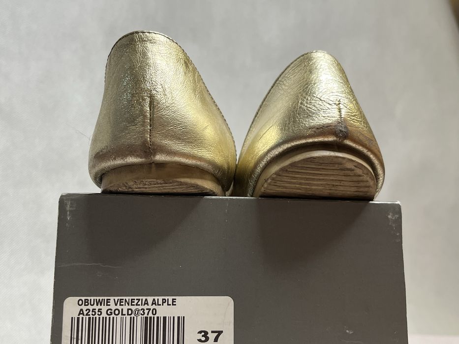 Złote sandały z zapiętkiem Venezia