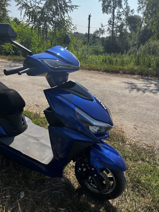 Електроскутер Maxxter NEOS III