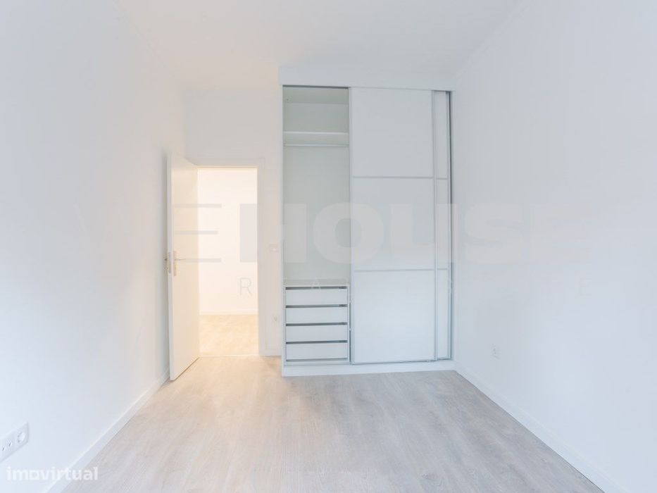 Apartamento T3 com Remodelação Total e Acabamentos Modernos — Alto Do Seixalinho, Santo André E Verderena, Setúbal