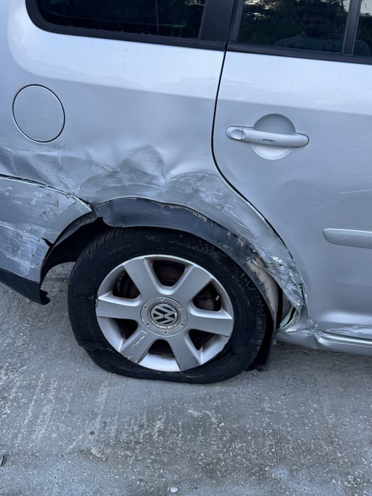 VW TOURAN 2.0 TDI – 7 lugares Sinistrada