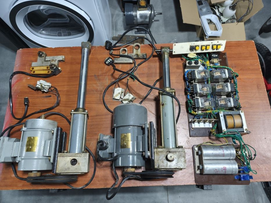 Siłownik liniowy 230V 0,18 kW + sterowanie