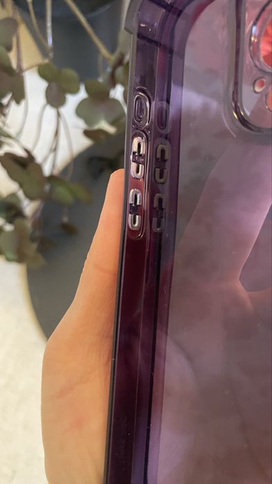 За все 150грн. Чохли на айфон 15pro та ремінець з помпоном натуральним