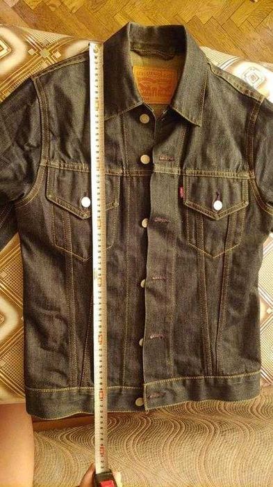Джинсовая куртка levis. розмір S