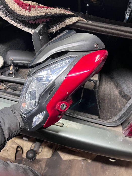 Фара від пульсара , пару царапин на бокових пластиків