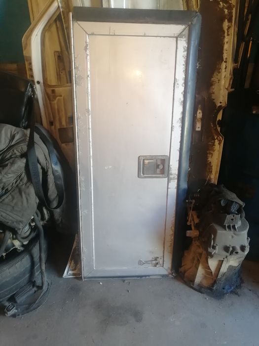 Дверка на будку рефрежиратор  бокова