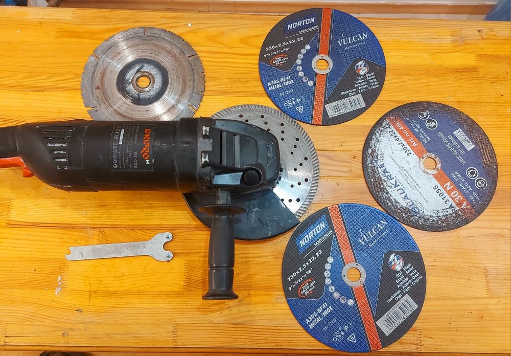 Продам 230 больгарку DNIORO M