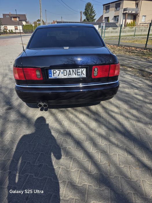 Audi A8 quattro  3.7 benzyna