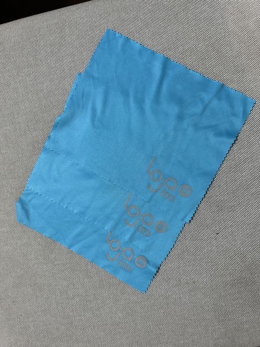 Bolsa e pano de óculos