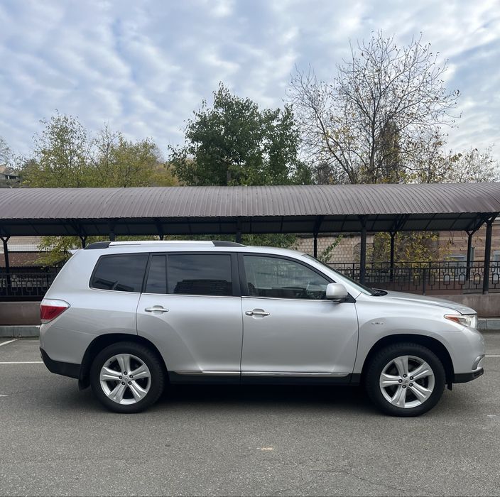Продаю авто Highlander 2011 року