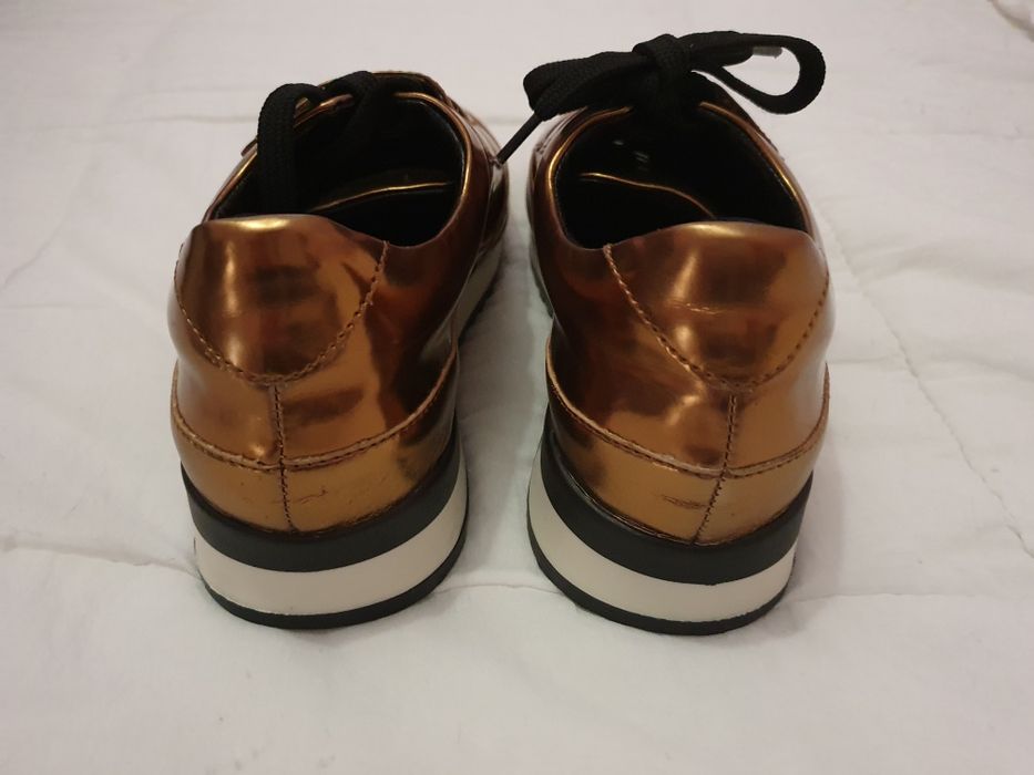 Tênis Zara dourado bronze 36