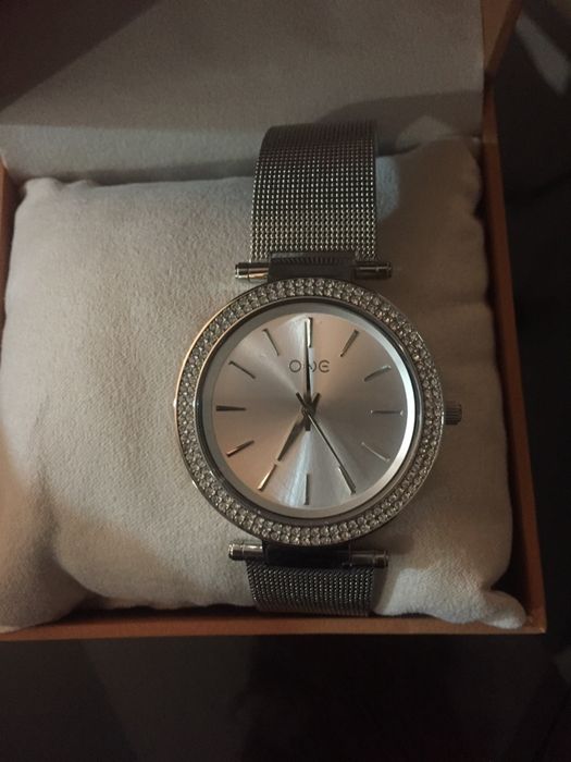 Relógio ONE LUSH prateado NOVO