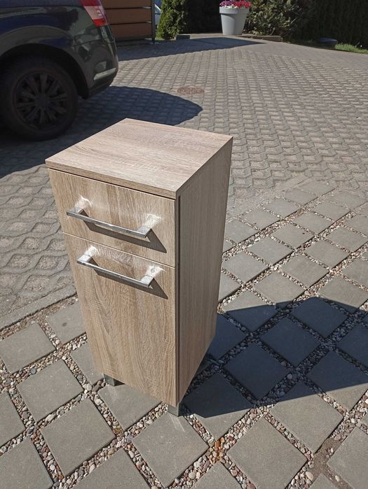 Szafka z umywalką, zestaw do łazienki