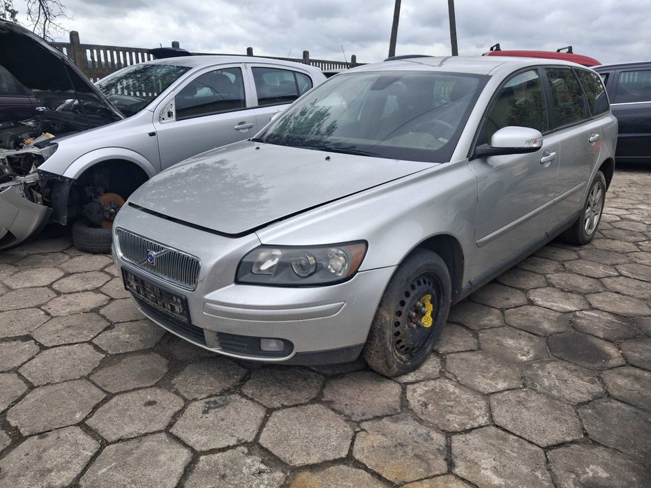 CAŁE NA CZĘSCI VOLVO V50 2006 rok. 1.6 Diesel, kod lakieru: 426-26