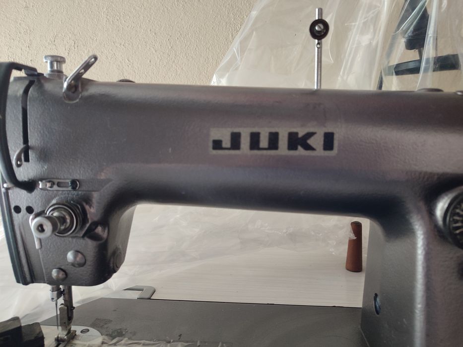 Máquina de costura juKi