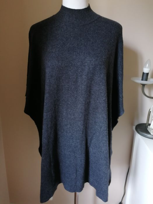 Sweter ponczo Gina Tricot
