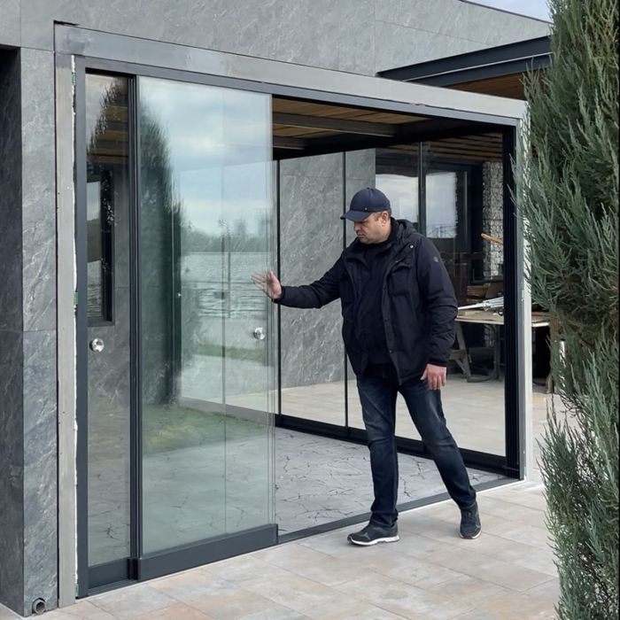 Скляні двері,огорожі, Стеклянные безрамные двери, перегородки, витрины