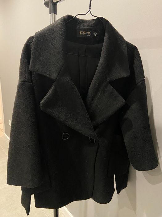 Пальто жіноче чорне безкоштовно